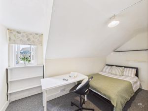 BEDROOM- click for photo gallery